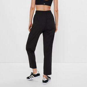 NWT - GapFit High-Rise Runaround Pants